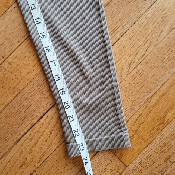 Aeropostale Seamless Ribbed Legging Neutral Monochrome NWT Size L - Picture 12 of 12